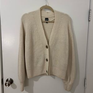 SOLD 🔴 Gap Chunky V Neck Cream Cardigan